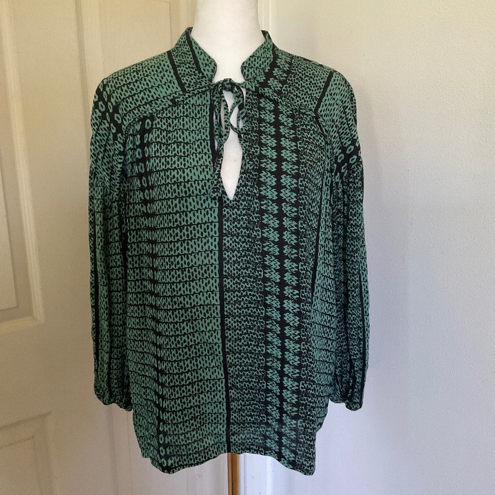 Manaola peasant style top